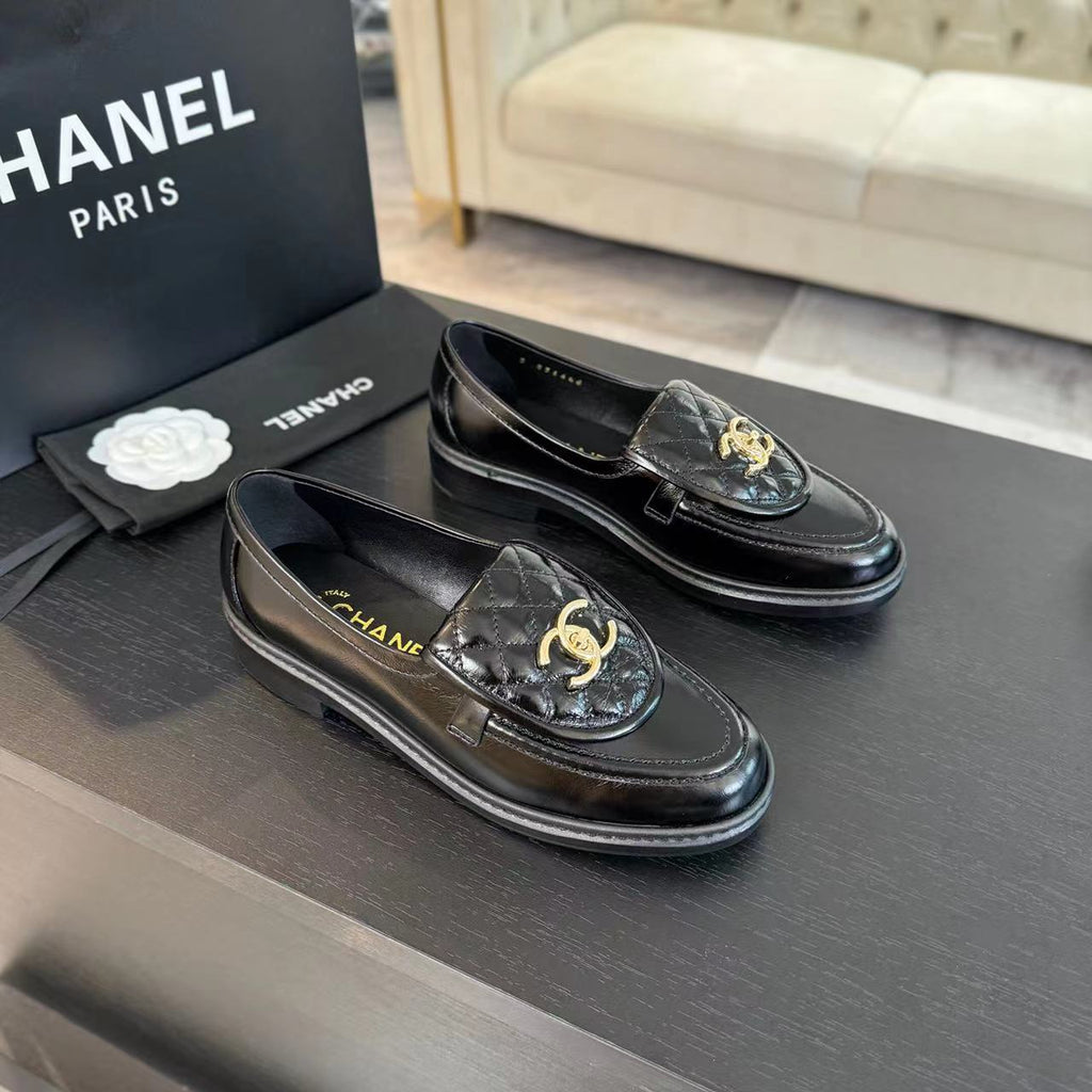CHANEL MOASINS BLACK QUILTED LAMBSKIN GOLD HARDWARE