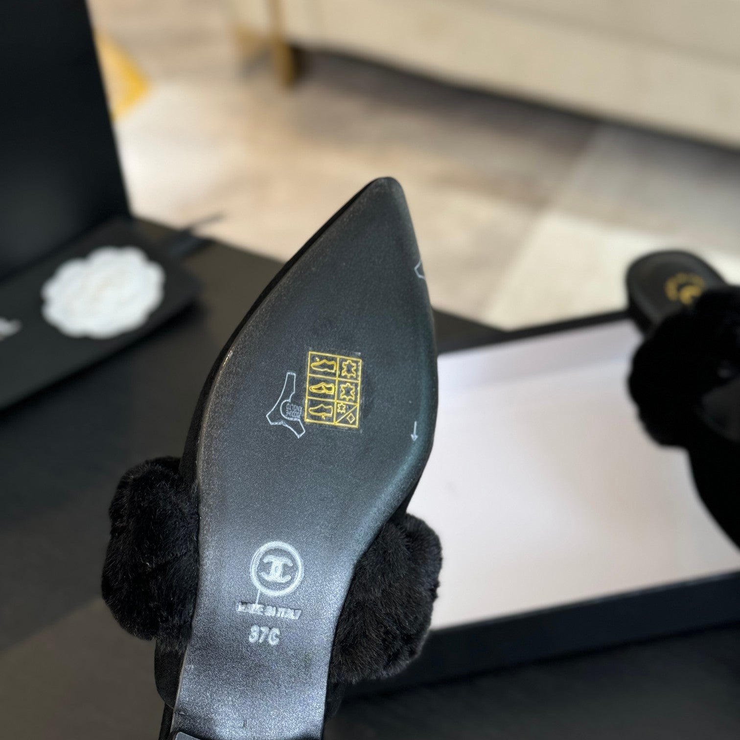 CHANEL MULE IN BLACK SMOOTH FLEECE WITH GOLD HARDWARE